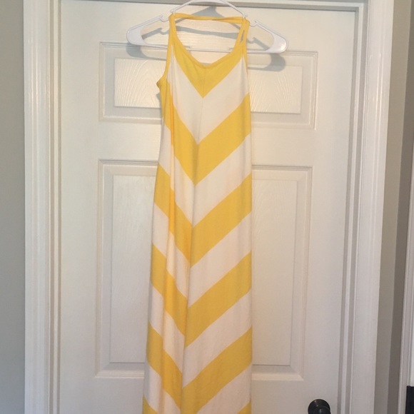 GAP Dresses & Skirts - GAP yellow & white chevron maxi dress